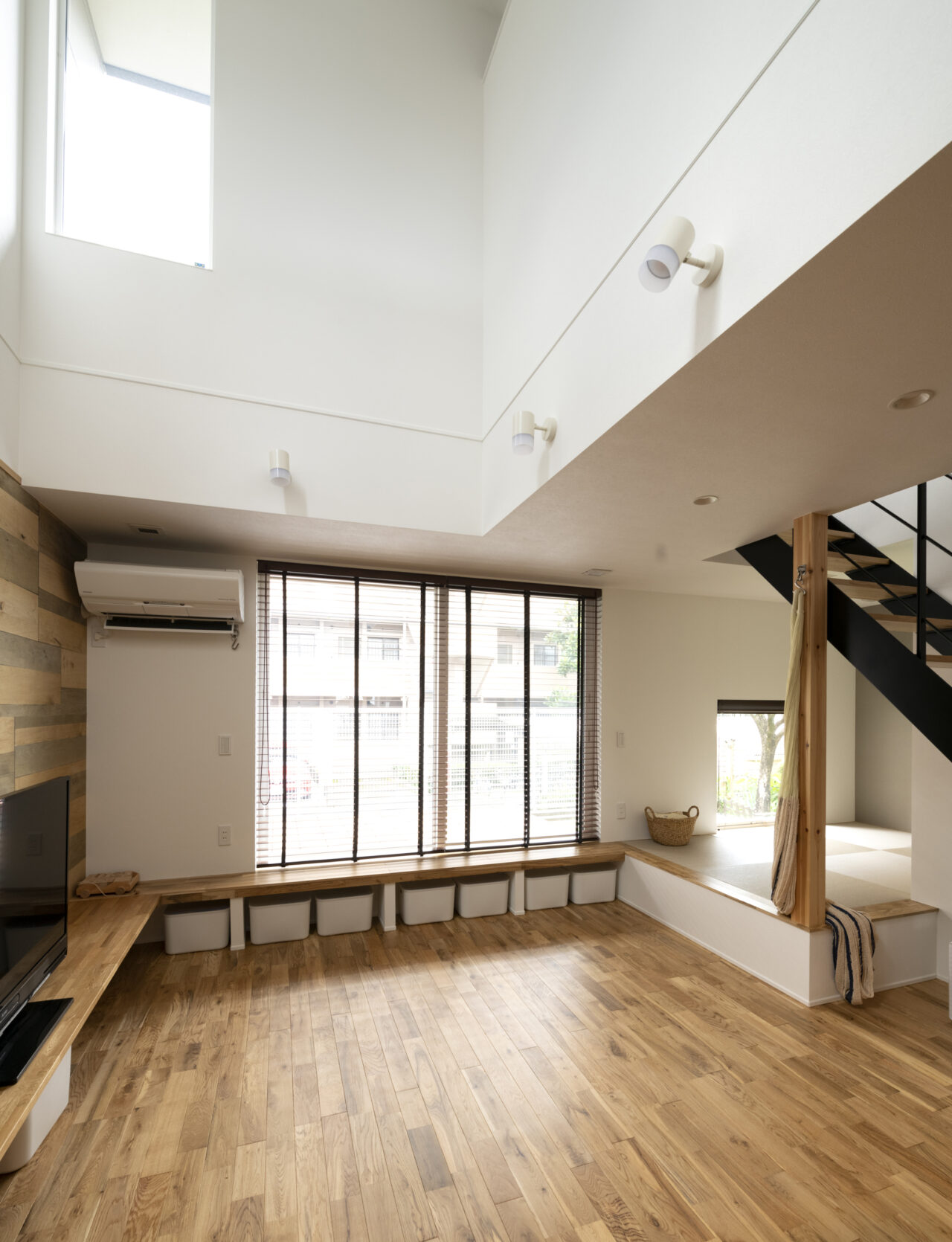 「R+houseの素材紹介」 素材感のあるマットな質感の無垢フローリング | 伊駒建設|日進市 高気密高断熱の家・地熱の家