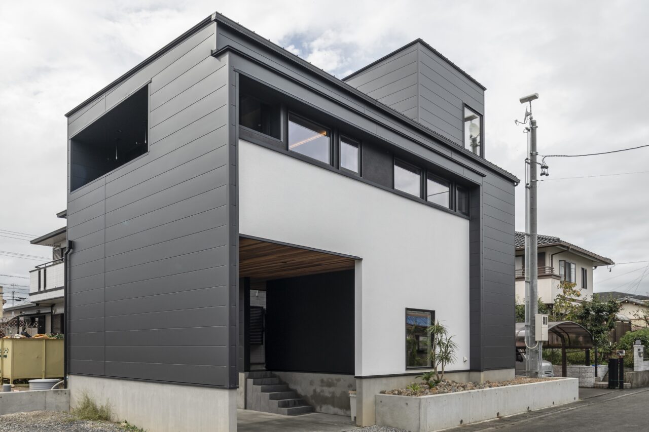 ゆとりを感じさせる玄関でホテル感覚を楽しむ家 | 伊駒建設｜日進市 高気密高断熱の家・地熱の家