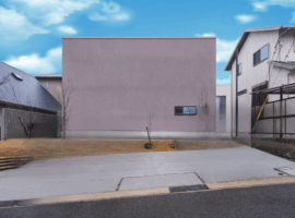 シンプルな四角い外観