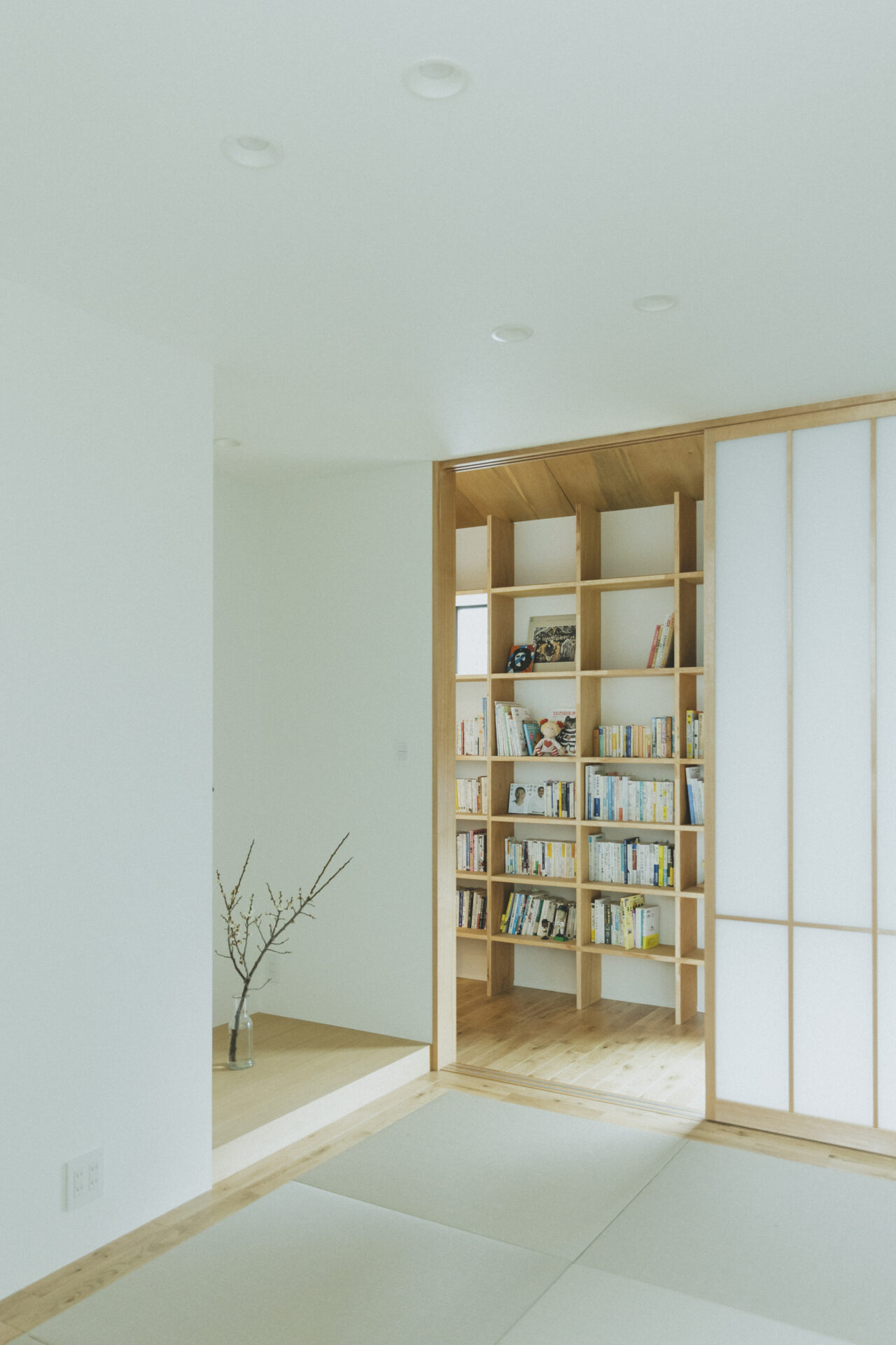 玄関土間に隣接した和室