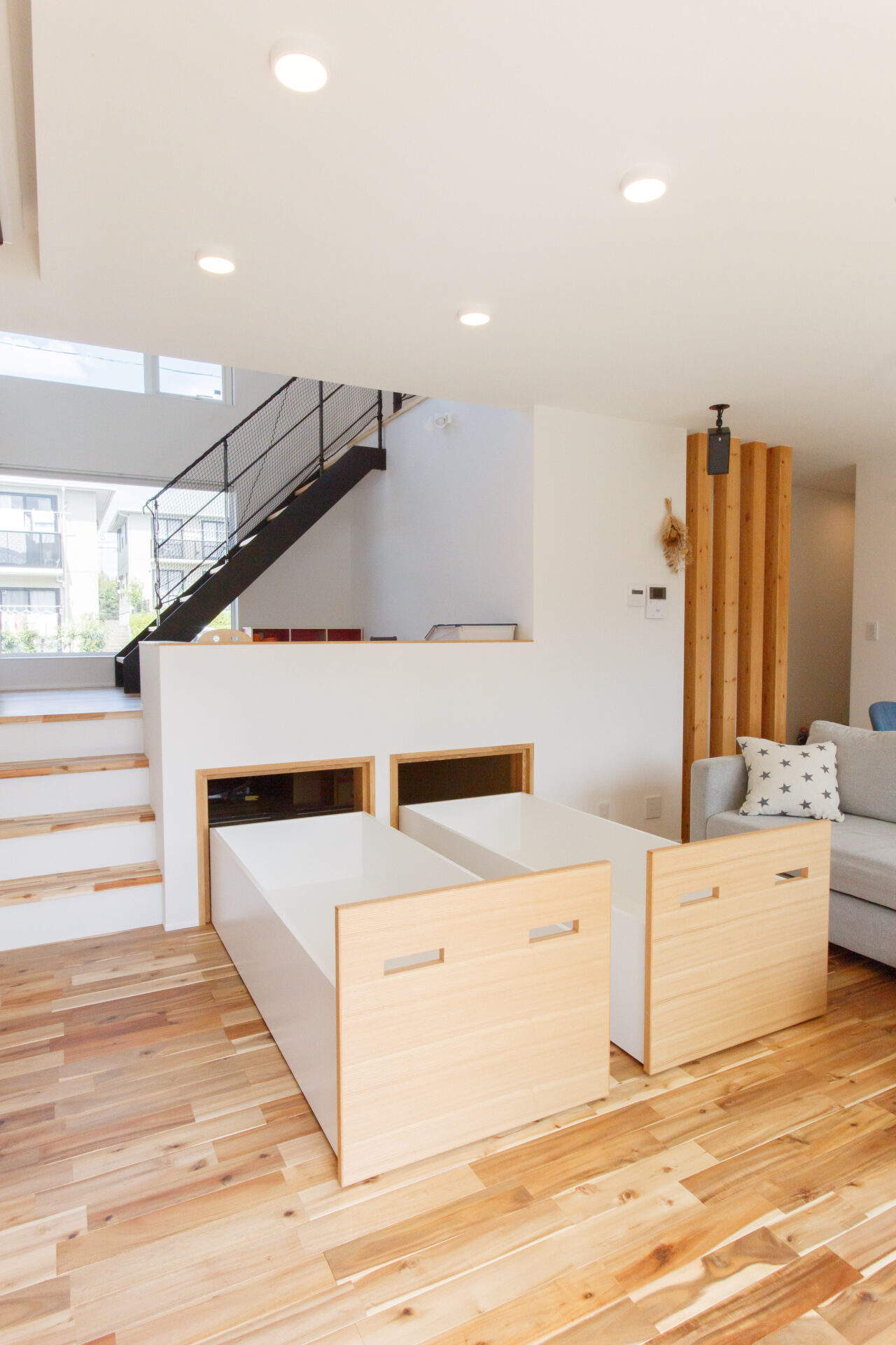 畳コーナーの下に収納