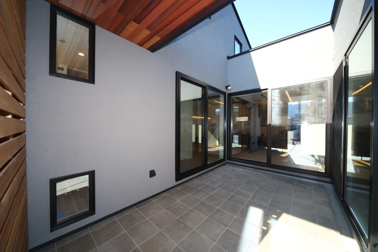 リビングとつながる中庭