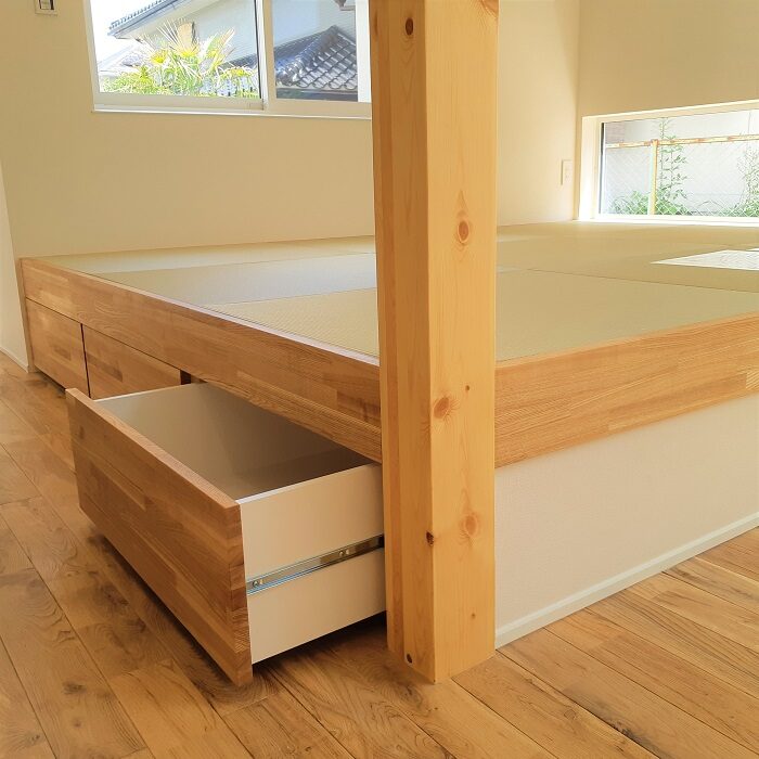 畳コーナーに床下収納