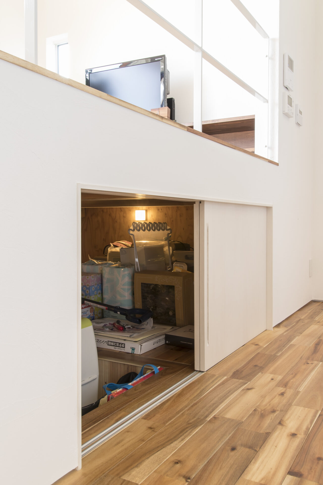 リビングの床に収納