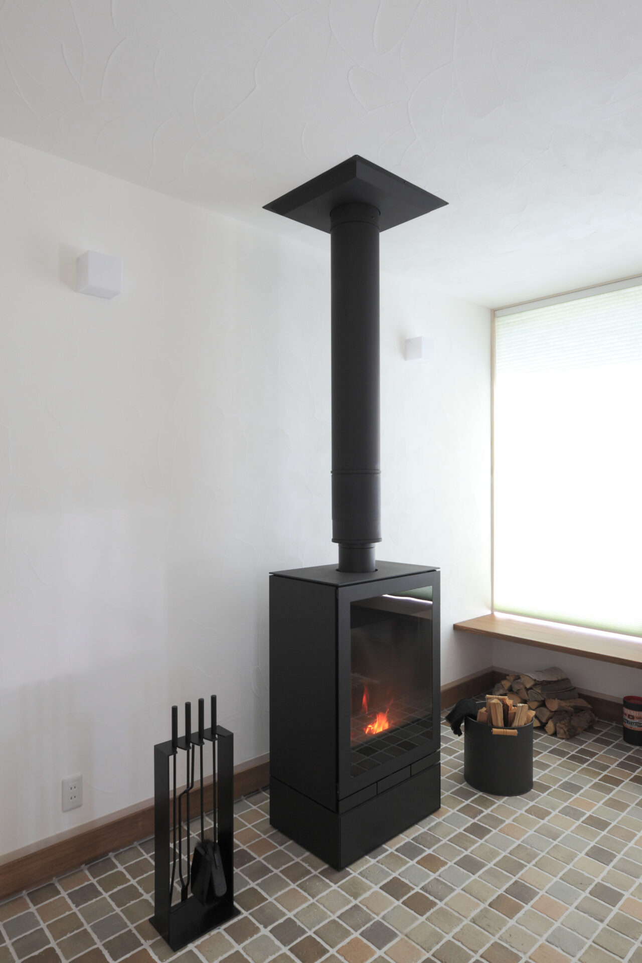 薪ストーブのある土間リビング