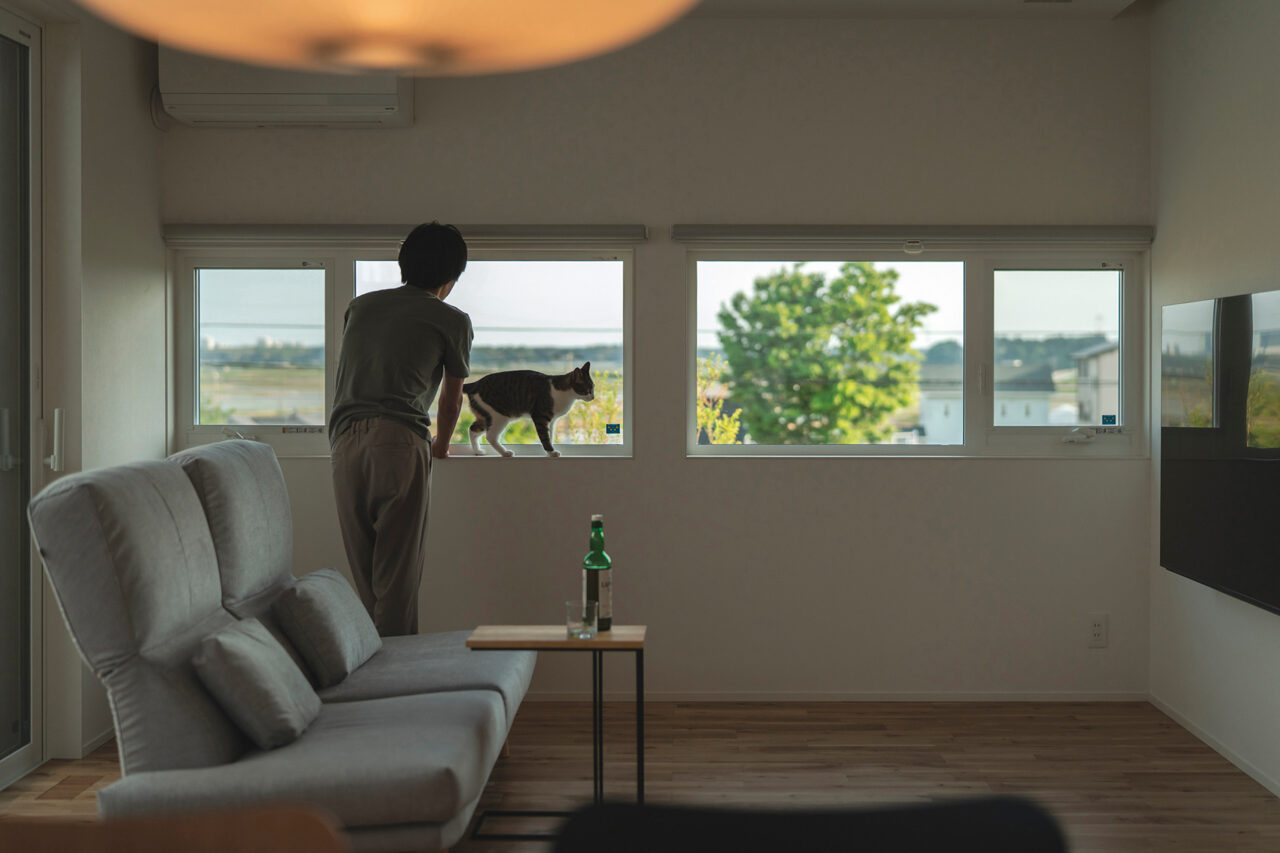 ピクチャーウィンドウのあるリビング