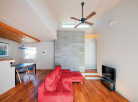 高い天井があるため広く感じるLDK