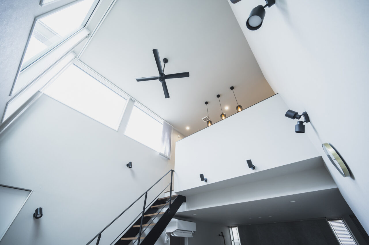 高窓のあるリビング