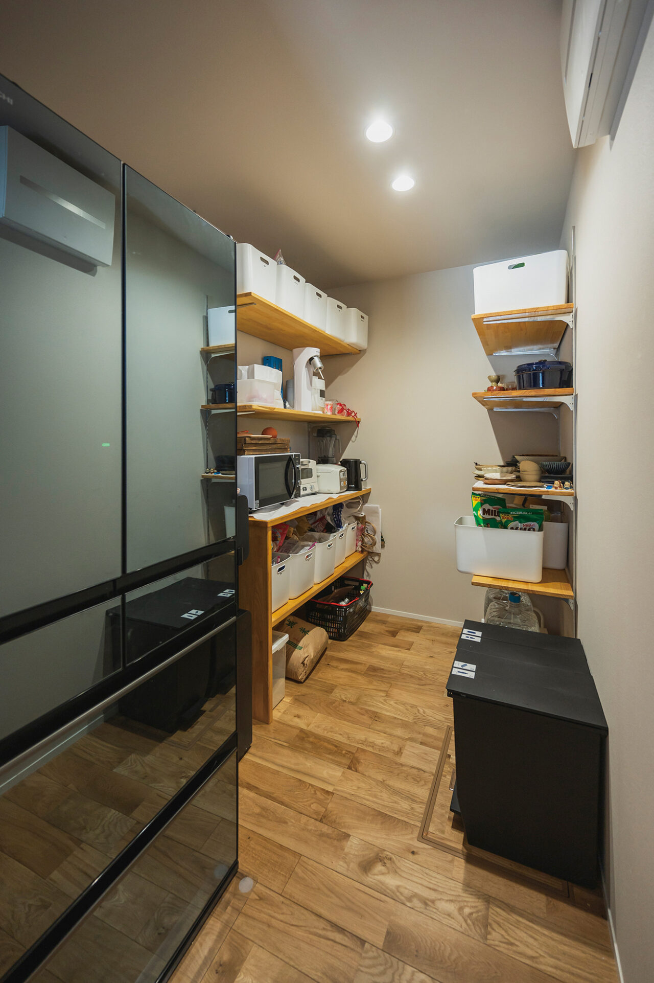 広いパントリー収納