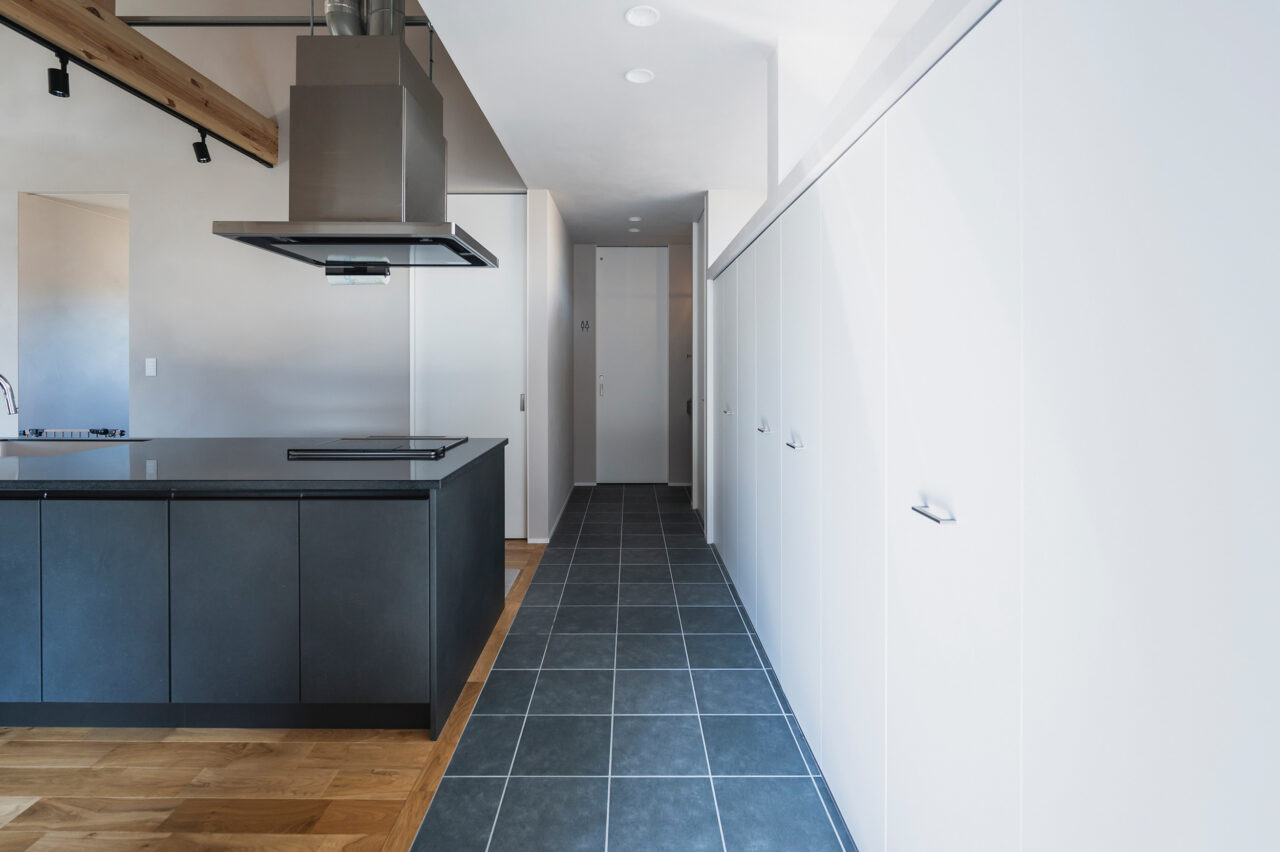 玄関からタイル洗面所までタイル敷きに