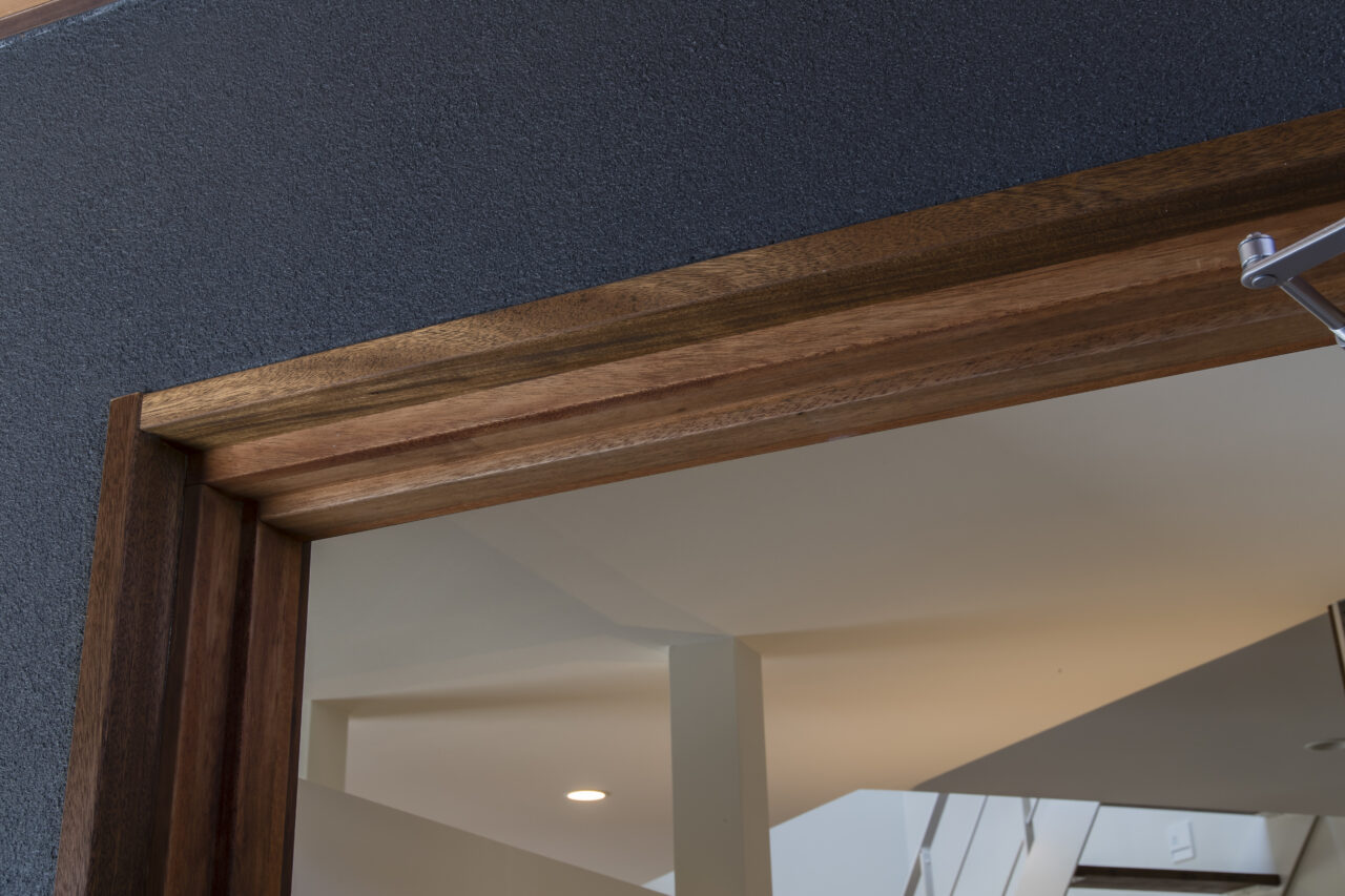 枠回りまで丁寧に施工することで統一感がある