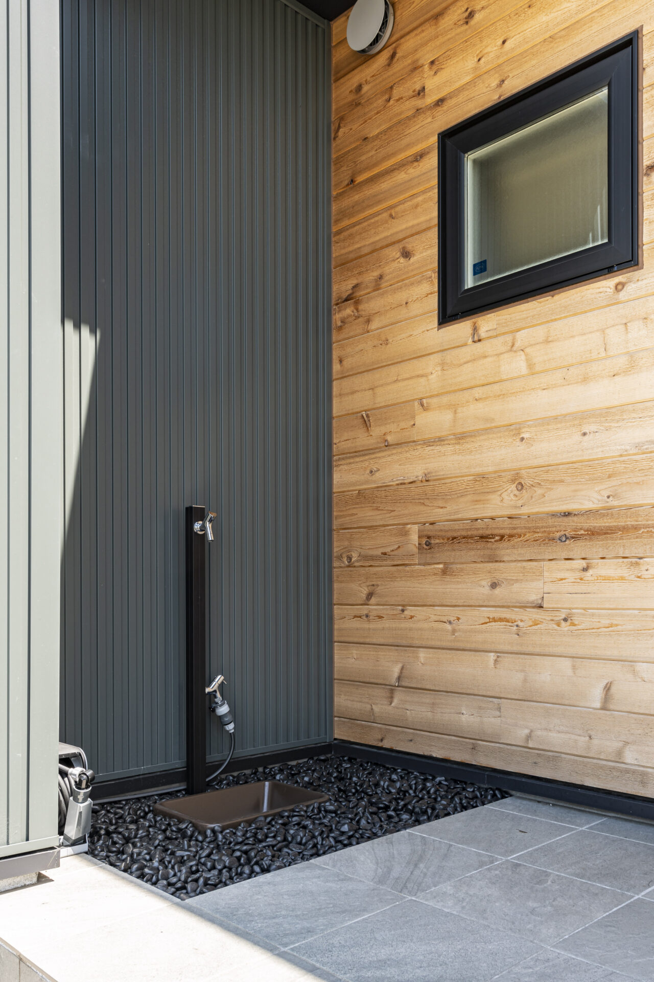 お散歩帰りの足洗い場