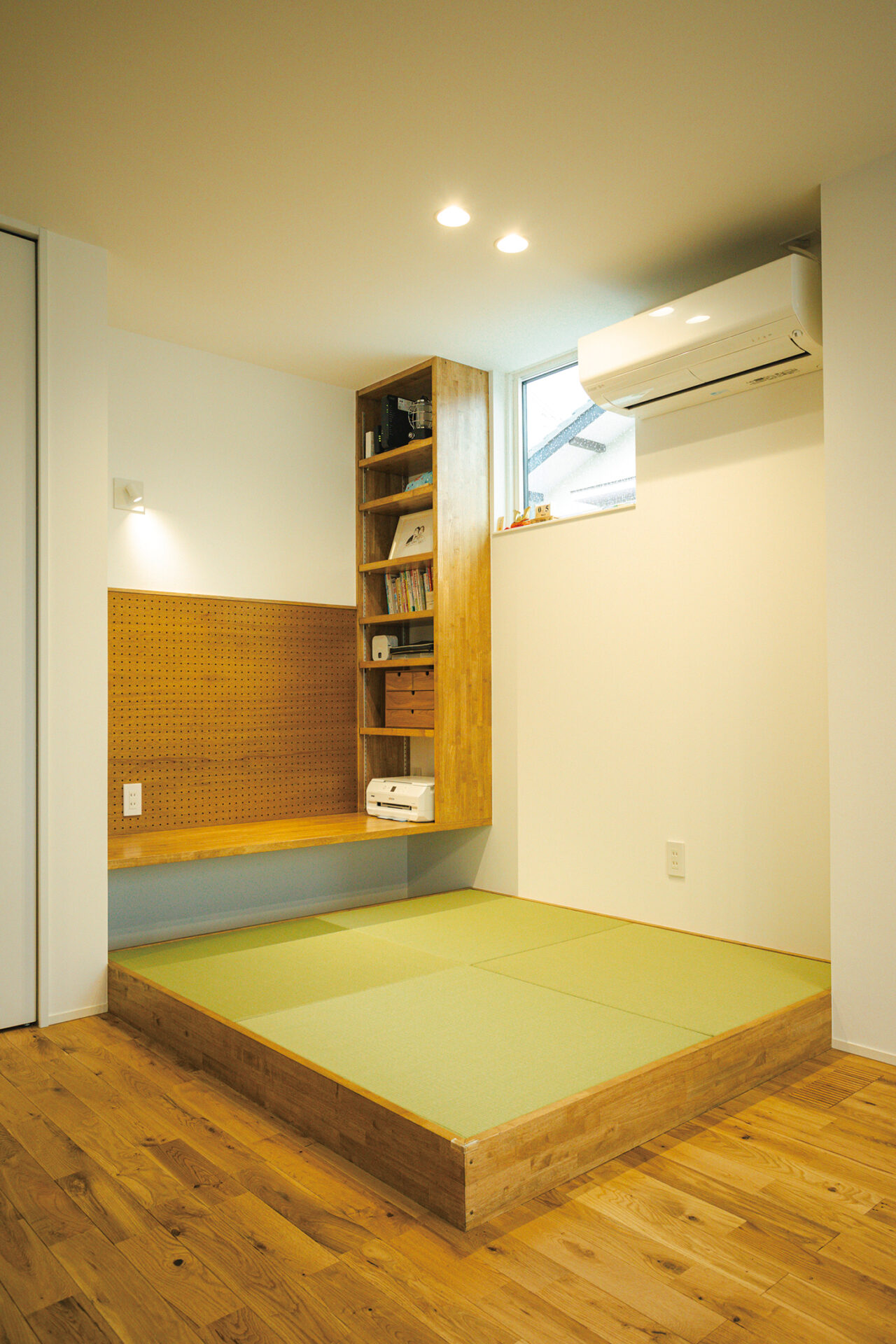 ワークスペースと畳の部屋