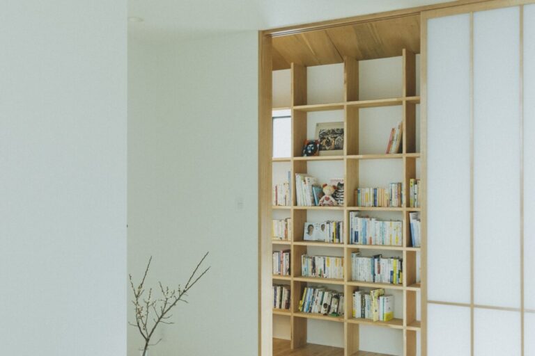 玄関土間に隣接した和室