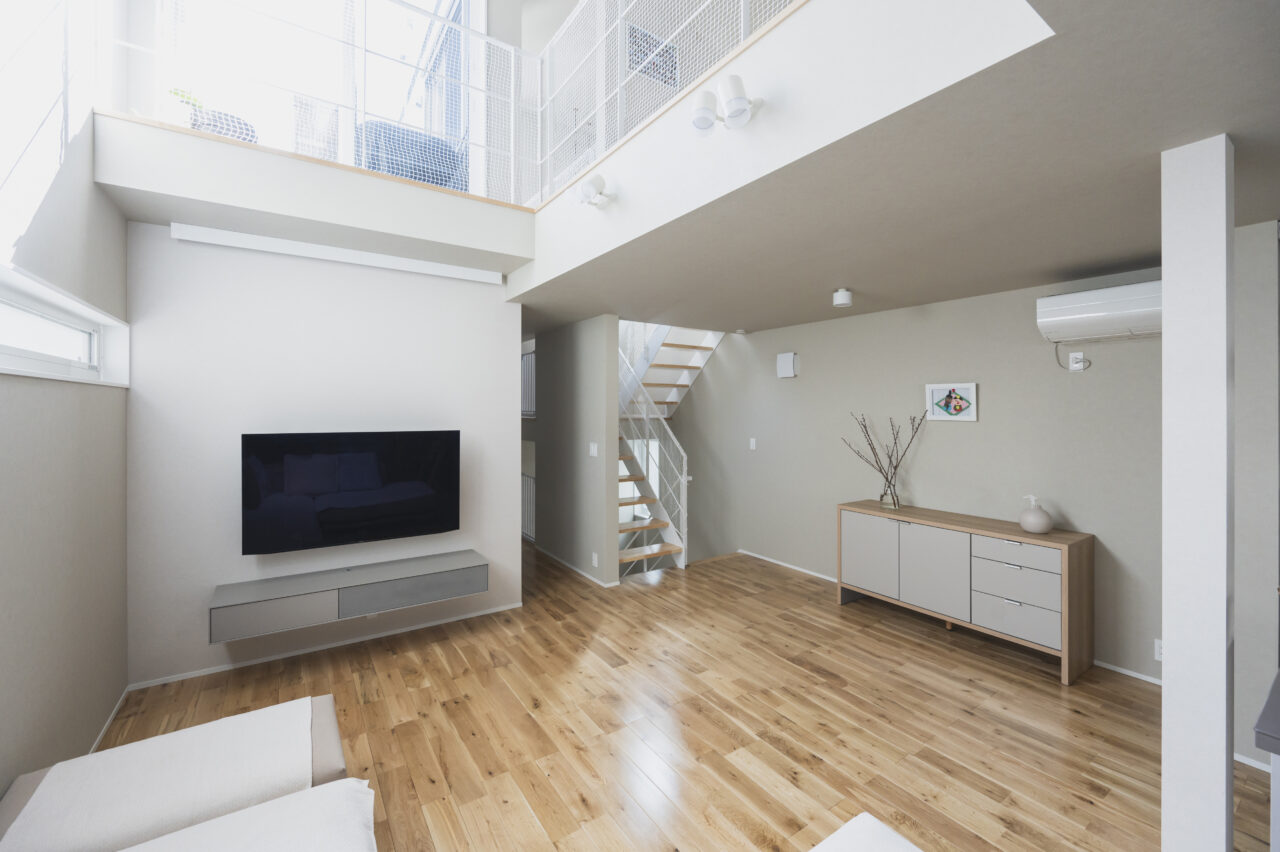 やわらかな光がそそぐ吹き抜け