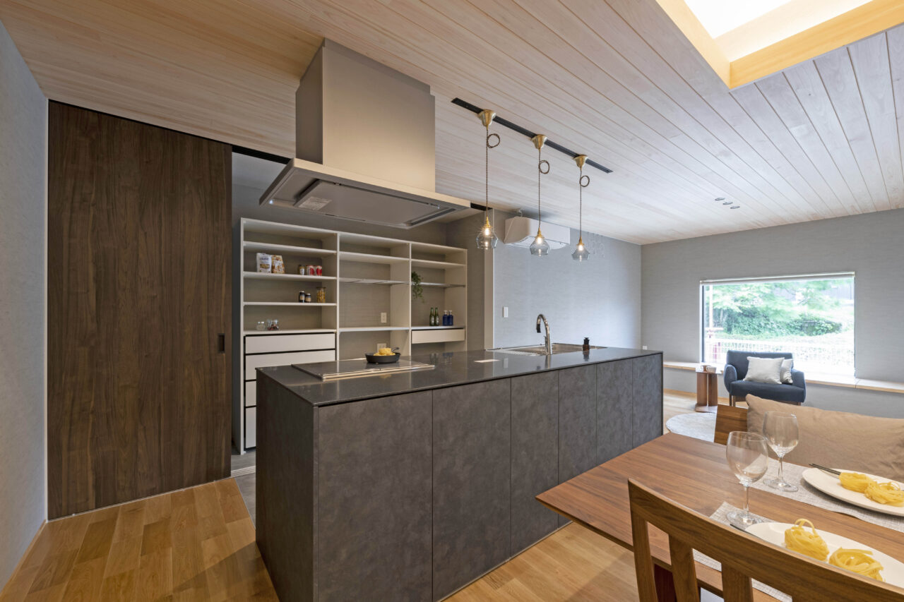 収納多めのキッチン