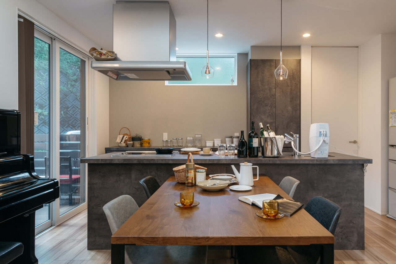 回遊動線のできる対面キッチン