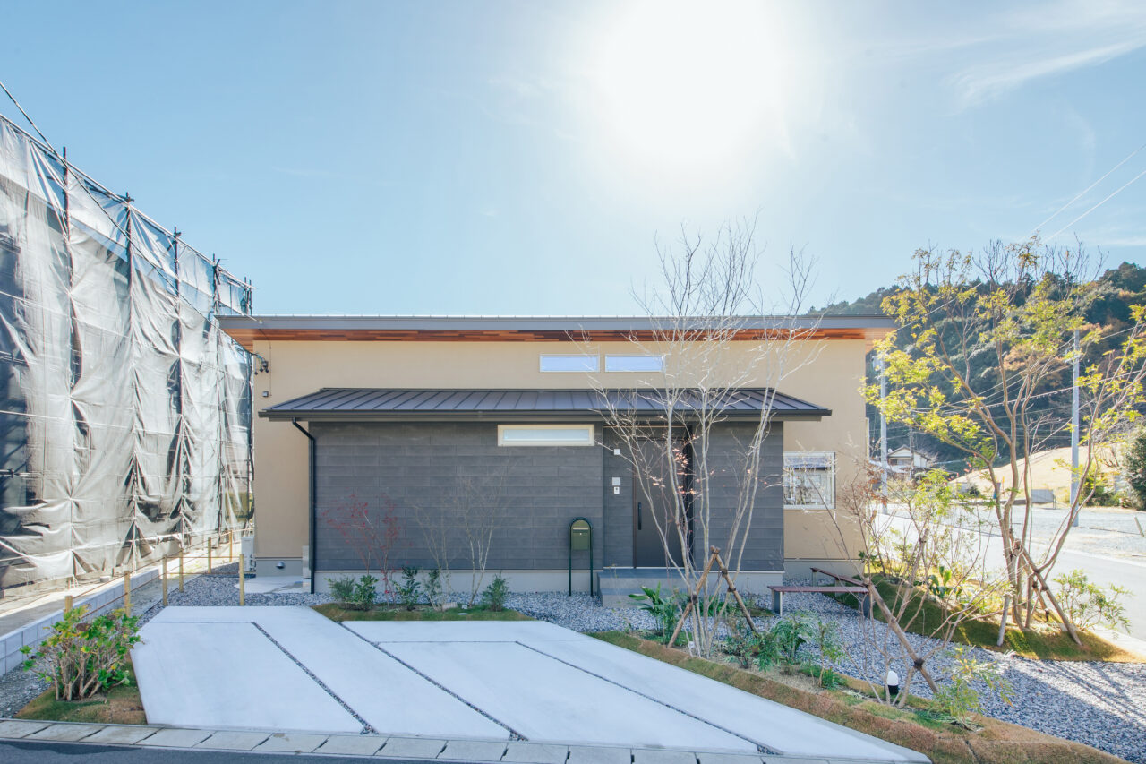 高天井のあるリビングの平屋建て