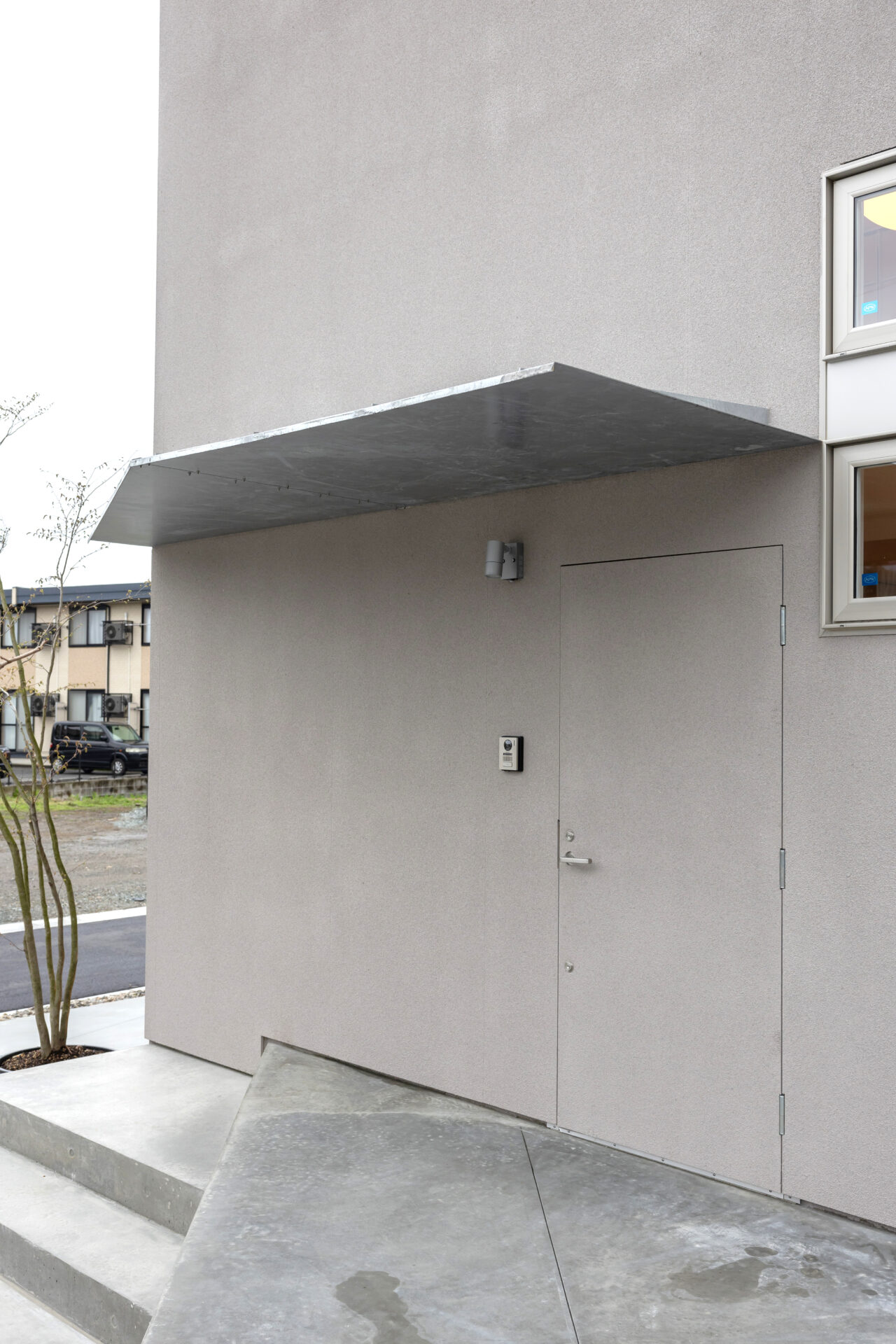 隠し扉のような玄関