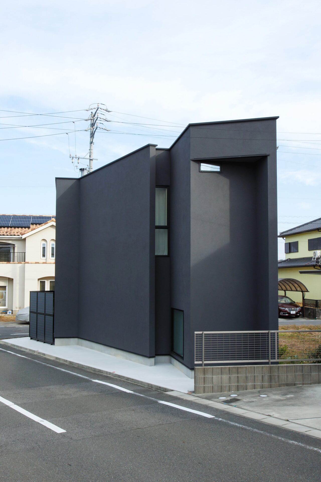 超狭小地に建つ、美術館のような家